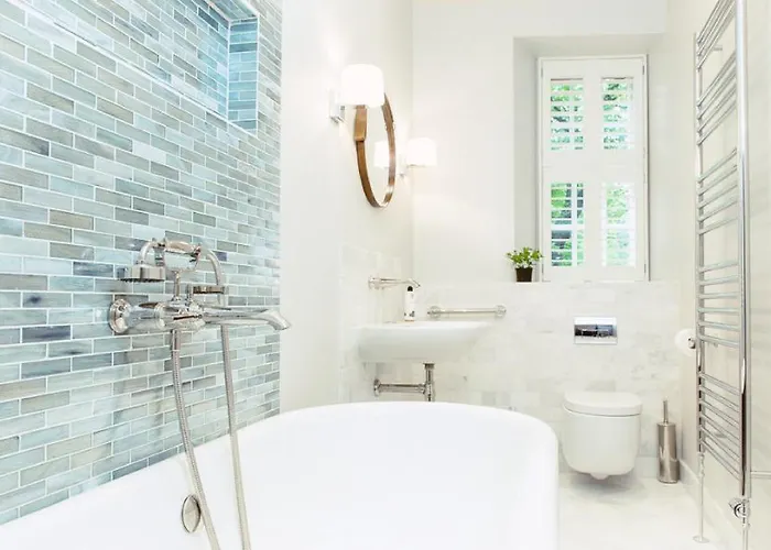 Apartamento Ramsay Gardens - Grand 4-bedroom Next To Castle Edimburgo