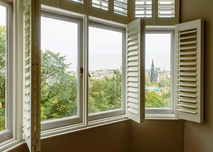 Apartamento Ramsay Gardens - Grand 4-bedroom Next To Castle Edimburgo