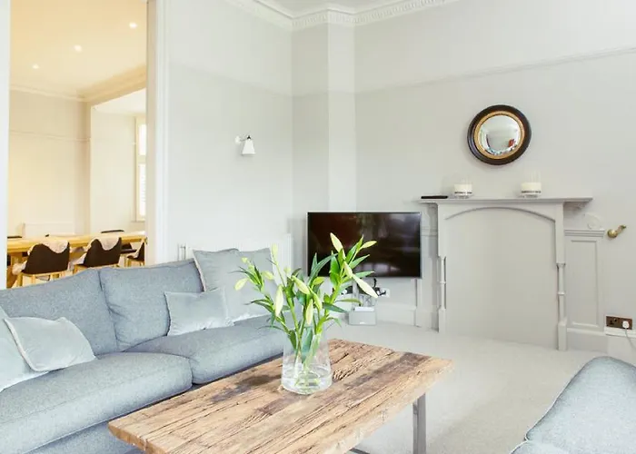 Ramsay Gardens - Grand 4-bedroom Next To Castle Edimburgo