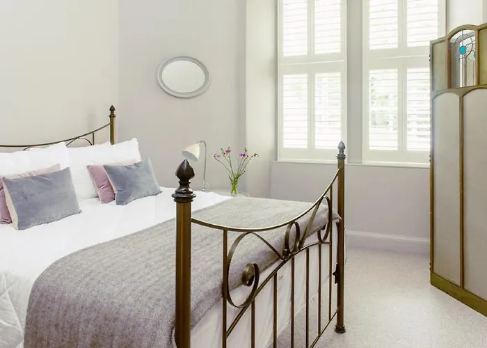 Ramsay Gardens - Grand 4-bedroom Next To Castle Edimburgo