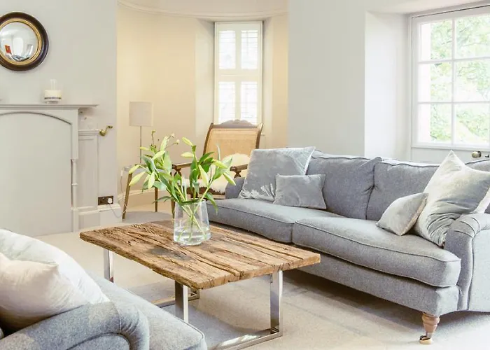 Apartamento Ramsay Gardens - Grand 4-bedroom Next To Castle Edimburgo