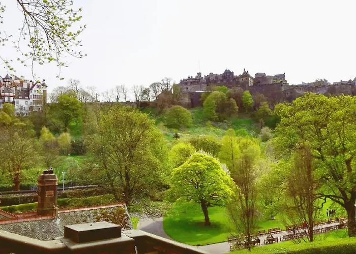 Ramsay Gardens - Grand 4-bedroom Next To Castle Apartamento