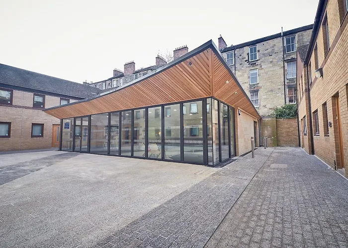 Destiny Student - Meadow Court エディンバラ