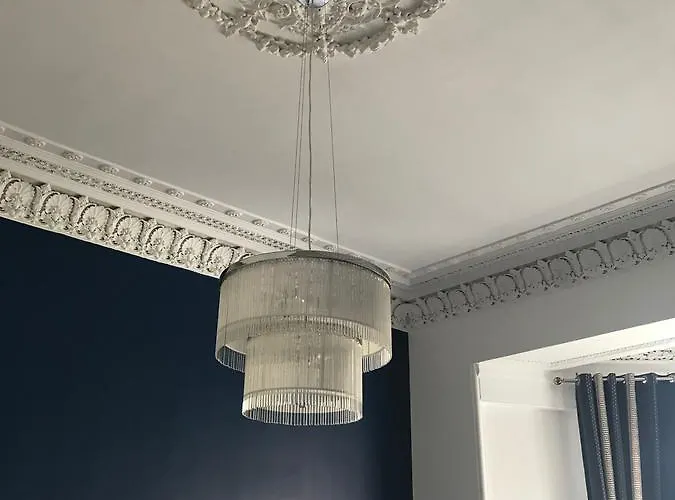 West End בית הארחה 4*