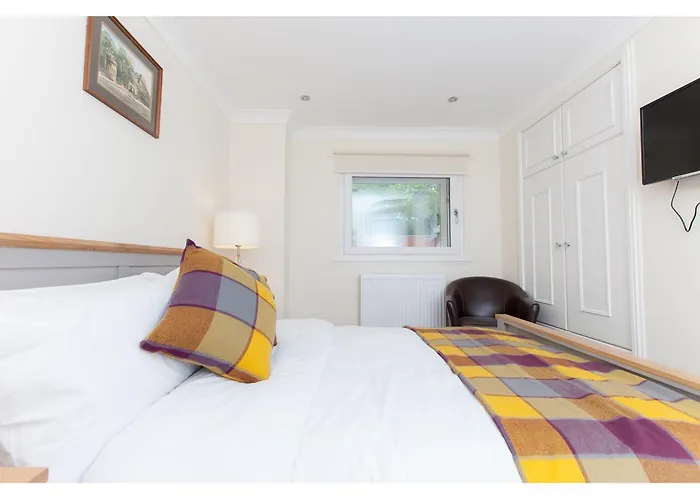 Historic Stone Built 4br For 8 W/parking