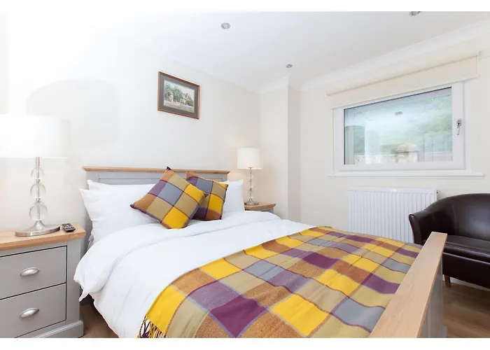 Historic Stone Built 4br For 8 W/parking