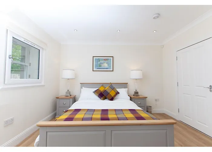 Historic Stone Built 4br For 8 W/parking Edinburgh