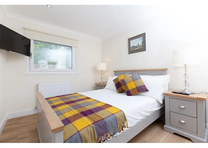 Apartment Historic Stone Built 4br For 8 W/parking *