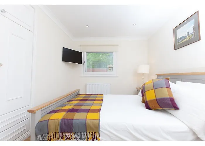 Historic Stone Built 4br For 8 W/parking