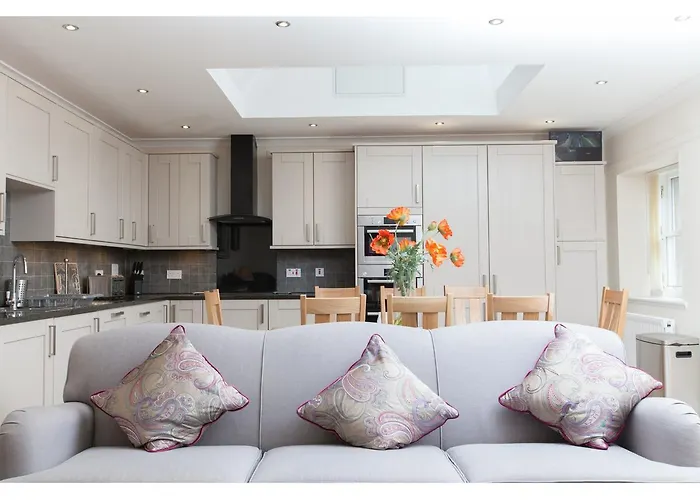 Historic Stone Built 4br For 8 W/parking * Edinburgh