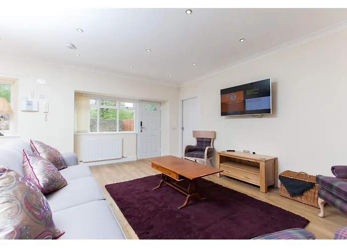 Historic Stone Built 4br For 8 W/parking * Edinburgh