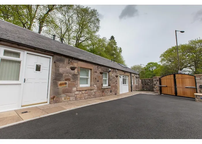 Historic Stone Built 4br For 8 W/parking Apartment Edinburgh