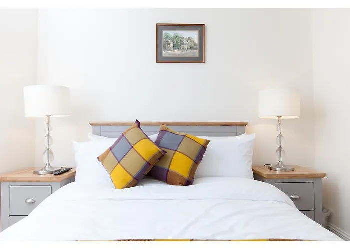 Historic Stone Built 4br For 8 W/parking Appartement Edinburgh