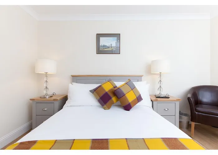 Historic Stone Built 4br For 8 W/parking Apartment Edinburgh