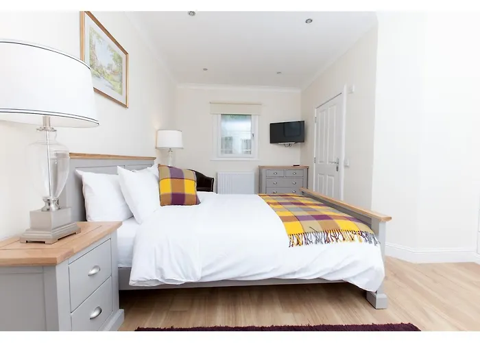 Historic Stone Built 4br For 8 W/parking Apartment *