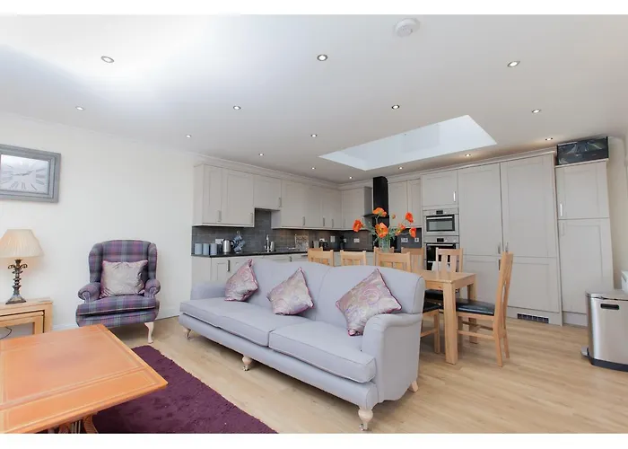 Historic Stone Built 4br For 8 W/parking Apartment *