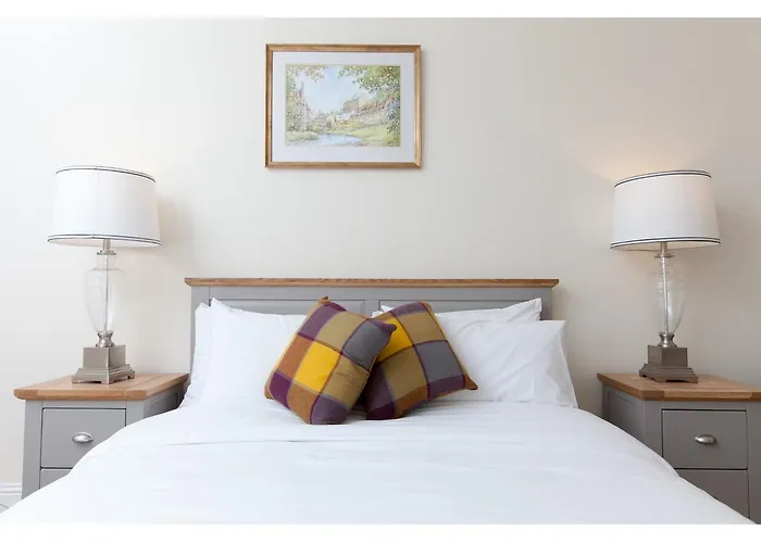 Historic Stone Built 4br For 8 W/parking