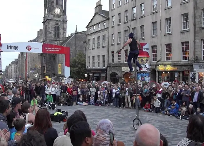 Syozant Drumdryan אכסניה