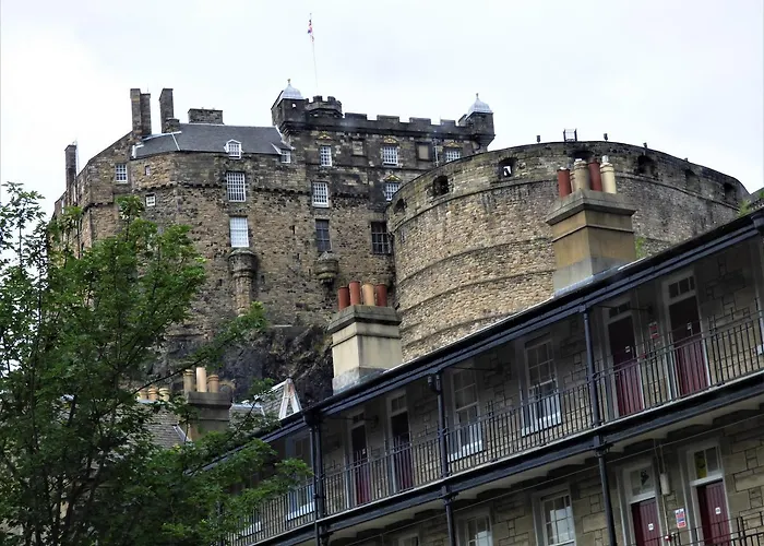 Апартаменты Grassmarket Studio *