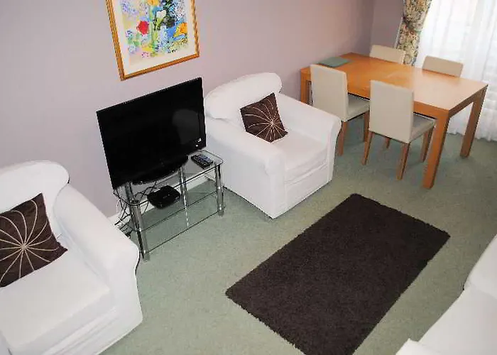 Edinburgh Aparthotel 4*