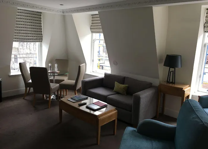 Fountain Court - Royal Garden