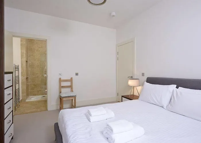Destiny Scotland - St Andrew Square Apartment