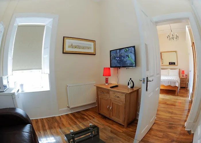 Edinburgh City Suites Апарт-отель 4*
