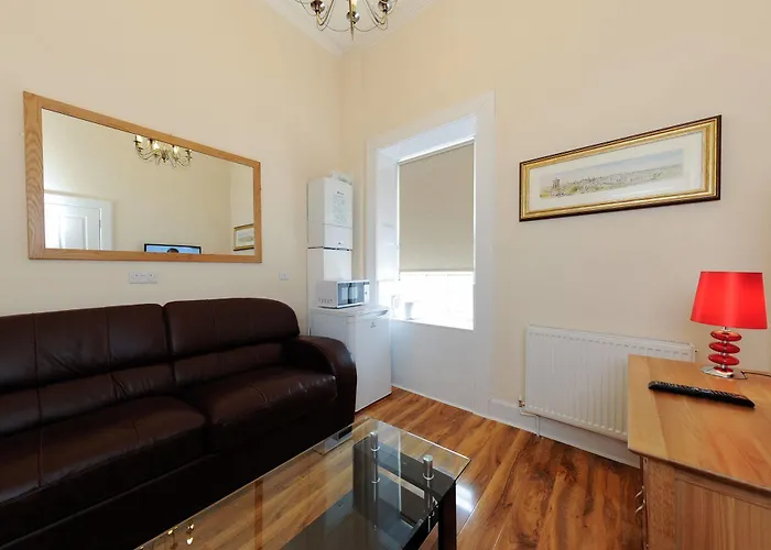 Edinburgh City Suites 4*