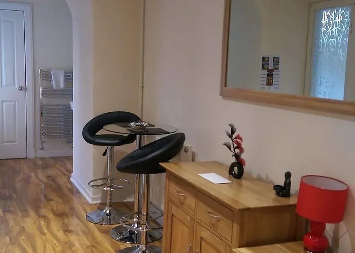 Edinburgh City Suites 4*