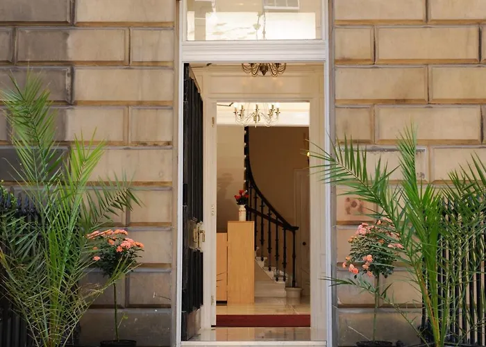 Апарт-отель Edinburgh City Suites 4*