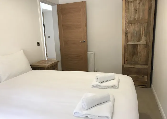 Trinity - With Private Garden And Parking *