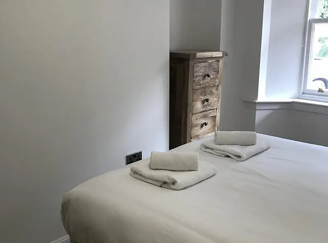 Trinity - With Private Garden And Parking *