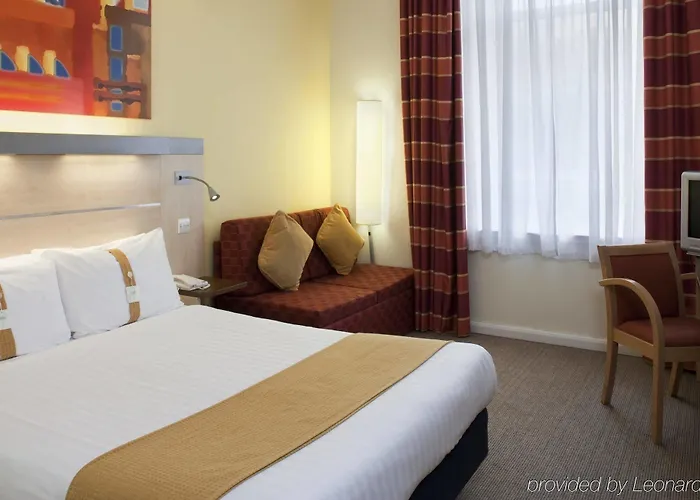 Express Centre By Ihg Hotel 3*