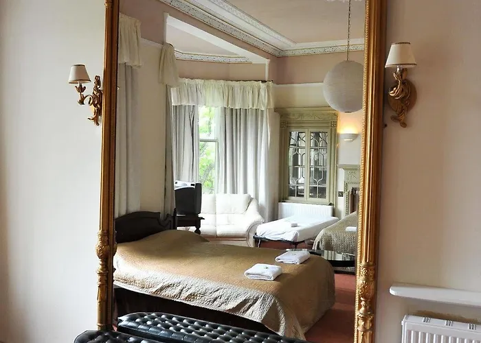 The Thrums 3* Edinburgh