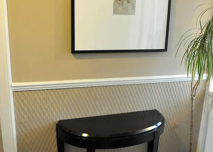 The Thrums 3* Edinburg