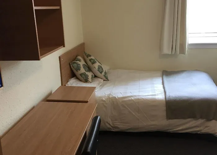 Destiny Student - Meadow Court Edimburgo