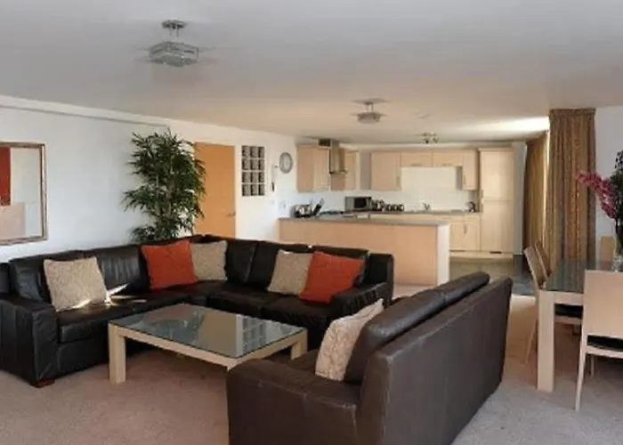 Fountain Court - Eq2 4*