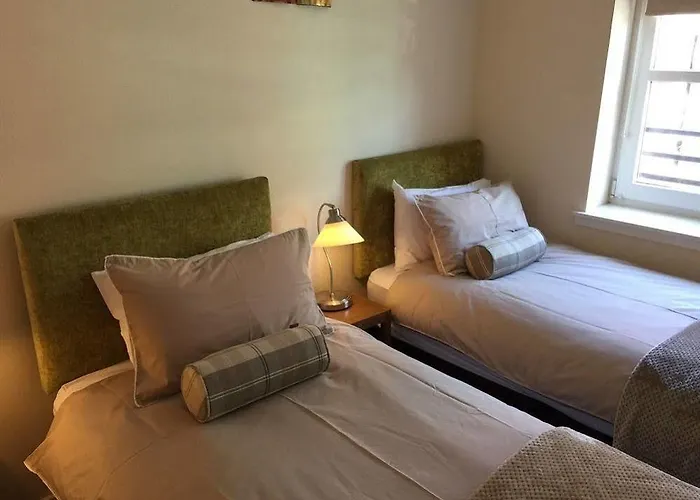 Alba Apartments- Gentle's Entry