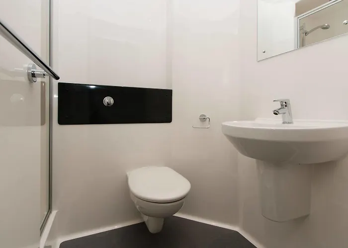 Destiny Student - Shrubhill Apartmán