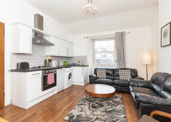 Old Town Edinburgh Apt, Walk To Castle, Royal Mile & Museums Apartment *