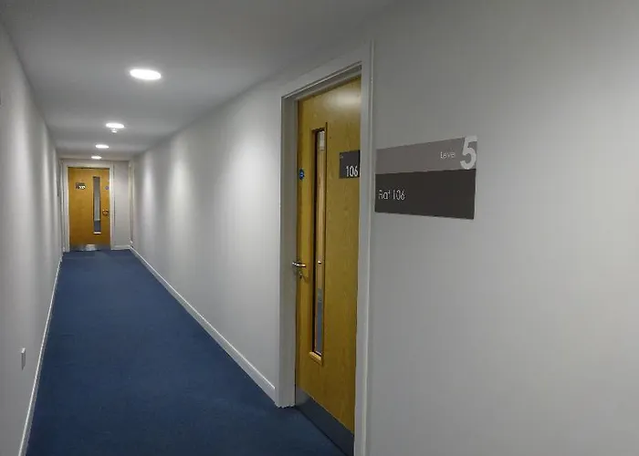 Edinburgh Haddington Place Hostel אכסניה