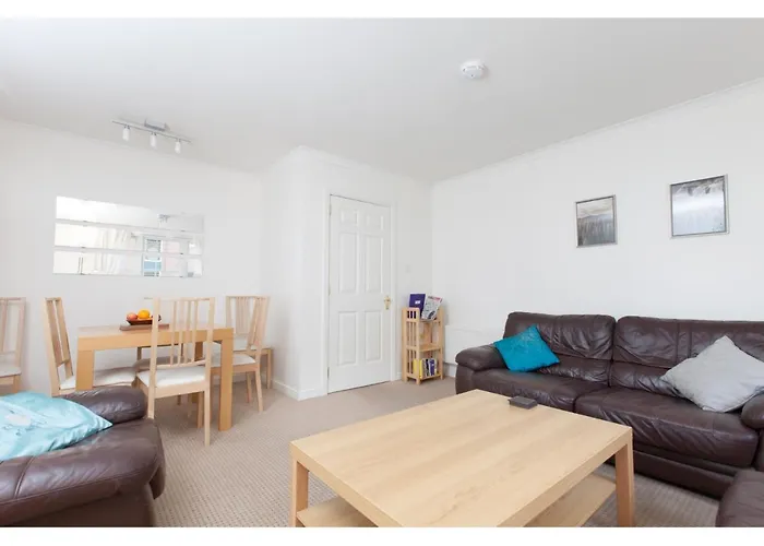 Attractive Leith * Edinburgh