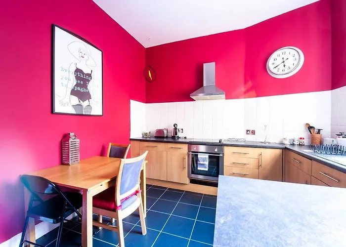 Joivy Amazing Location - Charming By The Castle! דירה