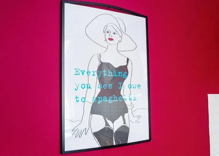 Joivy Amazing Location - Charming By The Castle! *