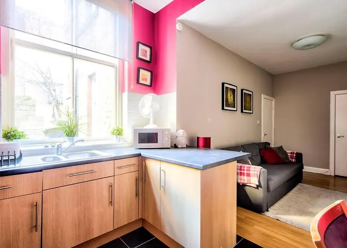 Joivy Amazing Location - Charming By The Castle! דירה