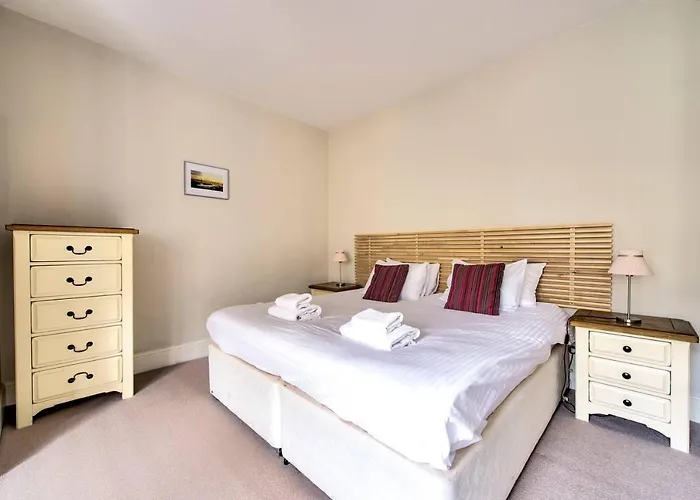 Joivy Bright 1 Bed Flat, Close To Princess Street *