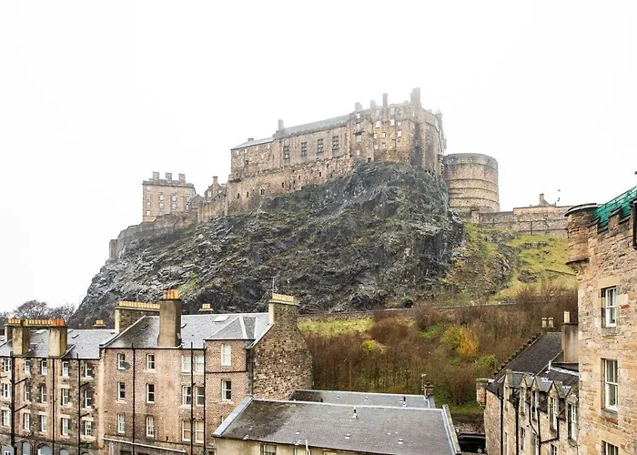 Joivy Classic With Castle Views In Old Town *