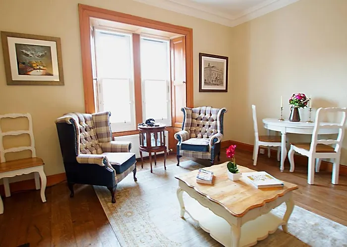 Joivy Classic With Castle Views In Old Town