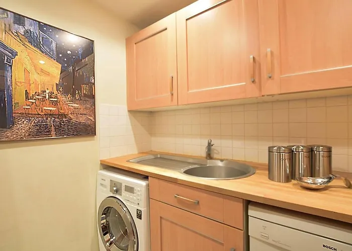 Joivy Classic With Castle Views In Old Town