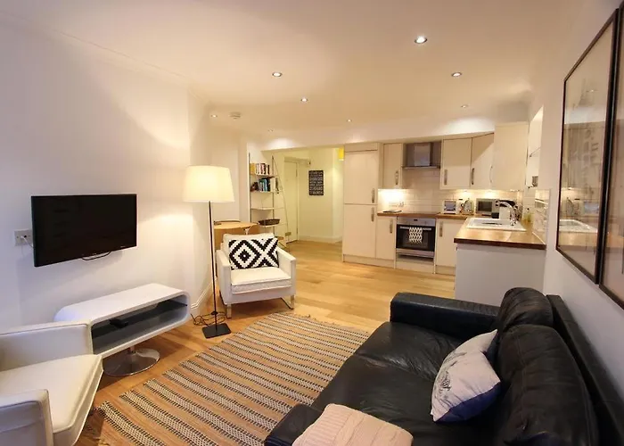 3 Royal Mile Flat Near Castle *